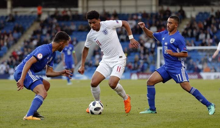 England v Israel UEFA EURO EM Europameisterschaft Fussball U17 U 17 Championship Xavier Amaechi (c) of England and Hanan Hen Biton (l) and Ofek Ovadia (r) of Israel during the UEFA Euro U17 Championship match at the Proact stadium, Chesterfield Content Not Available For UK Newspapers Copyright: xSimonxMoorex FIL-11743-0036