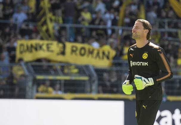 Themen der Woche - SPORT Bilder des Tages - SPORT Fußball: 1. Bundesliga, Saison 2017 2018, 33. Spieltag, Borussia Dortmund - FSV Mainz 05 am 05.05.2018 im Signal Iduna Park in Dortmund (Nordrhein-Westfalen). Dortmunds Torhueter Roman Weidenfeller läuft sich warm. *** Football 1 Bundesliga Season 2017 2018 33 Matchday Borussia Dortmund FSV Mainz 05 at 05 05 2018 at Signal Iduna Park Dortmund Nordrhein Westfalen Dortmund goalkeeper Roman Weidenfeller is warming up Copyright: xKirchner DavidxInderliedx