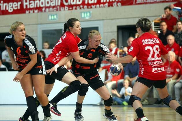Bad Langensalza, 05.05.2018 Handball, 1. Bundesliga, Frauen, Saison 2017 18, Thüringer HC (THC) vs HSG Bad Wildung (HSG) Anouk Nieuwenweg (HSG), Josefine Huber (THC), Sabine Heusdens (HSG) und Lýdia Jakubisová (THC)