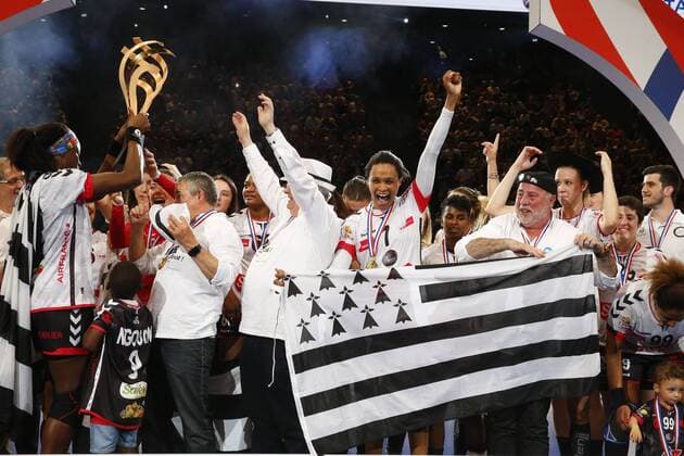 Joie Astride N Gouan NGouan (Brest) avec equipe HANDBALL : Toulon St Cyr vs Brest - Finale Coupe de France Femmes - 05 05 2018 GwendolineLeGoff Panoramic 