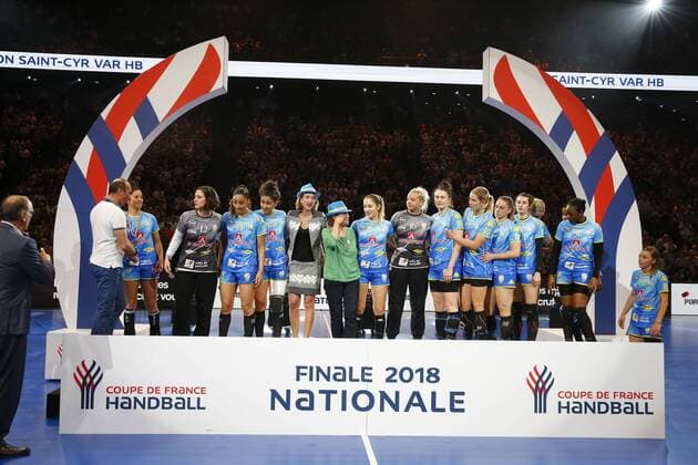 Deception equipe Toulon Saint Cyr HANDBALL : Toulon St Cyr vs Brest - Finale Coupe de France Femmes - 05 05 2018 GwendolineLeGoff Panoramic 