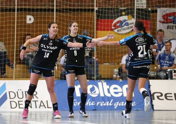 Bietigheim, Handball 1. Bundesliga SG BBM Bietigheim vs. HC Rödertal: v.l. jubel v.l. Karolina Kudlacz-Gloc, Ines Ivancok (BBM), Fie Woller (BBM)