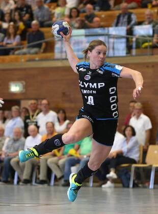 Bietigheim, Handball 1. Bundesliga SG BBM Bietigheim vs. HC Rödertal: v.l. Anna Loerper (BBM)