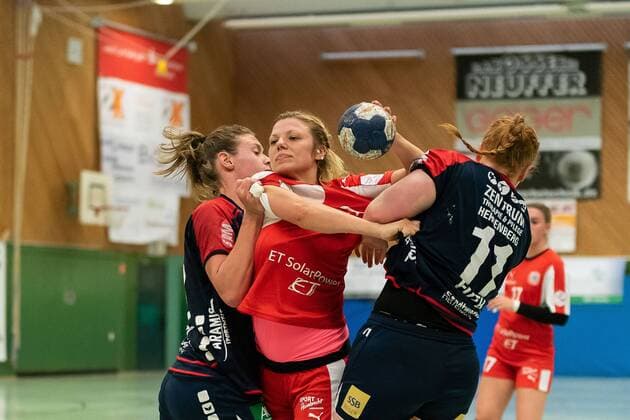Bilder des Tages - SPORT Saskia Fackel (Kurpfalz Baeren 22), Kerstin Foth (SG H2Ku Herrenberg Kuties 11), SG H2Ku Herrenberg Kuties vs. Kurpfalz Baeren, Handball, 2.Bundesliga, Frauen, HBF, Saison 17 18, 05.05.2018, SG H2Ku Herrenberg Kuties vs. Kurpfalz Baeren, Handball, 2.Bundesliga, Frauen, HBF, Saison 17 18, 05.05.2018 Herrenberg Copyright: xEibner-Pressefoto WolfgangxFrankx SGH