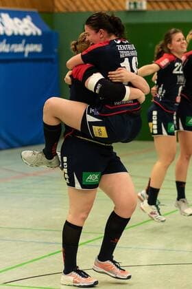 Kerstin Foth (SG H2Ku Herrenberg Kuties 11), Lea Neubrander (SG H2Ku Herrenberg Kuties 18), SG H2Ku Herrenberg Kuties vs. Kurpfalz Baeren, Handball, 2.Bundesliga, Frauen, HBF, Saison 17 18, 05.05.2018, SG H2Ku Herrenberg Kuties vs. Kurpfalz Baeren, Handball, 2.Bundesliga, Frauen, HBF, Saison 17 18, 05.05.2018 Herrenberg Copyright: xEibner-Pressefoto WolfgangxFrankx SGH