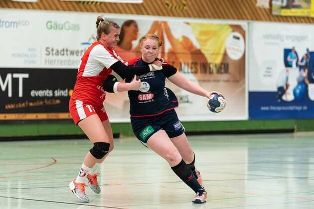 Samira Brand (Kurpfalz Baeren 17), Kerstin Foth (SG H2Ku Herrenberg Kuties 11),SG H2Ku Herrenberg Kuties vs. Kurpfalz Baeren, Handball, 2.Bundesliga, Frauen, HBF, Saison 17 18, 05.05.2018, SG H2Ku Herrenberg Kuties vs. Kurpfalz Baeren, Handball, 2.Bundesliga, Frauen, HBF, Saison 17 18, 05.05.2018 Herrenberg Copyright: xEibner-Pressefoto WolfgangxFrankx SGH