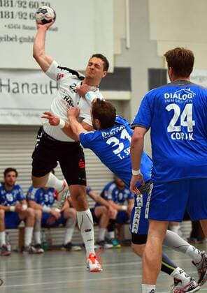 05.05.2018, xpsx, Handball 3.Liga, HSG Hanau - TV Grosswallstadt v.l. Yaron Pillmann (Hanau), Tom Spiess (Grosswallstadt) Hanau Hessen Deutschland