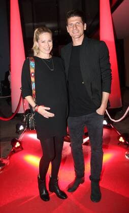 VFB Stuttgart Saisonabschlußfeier 05.05.2018 Deutschland Stuttgart Fußball Bundesliga Saison 2017 2018 VFB Stuttgart Saisonabschlußfeier im Restaurant AMICI Stuttgart. Mario Gomez mit Frau Carina. Foto Herbert Rudel *** VFB Stuttgart Season finale 05 05 2018 Germany Stuttgart Football Bundesliga Season 2017 2018 VFB Stuttgart Season finale in the restaurant AMICI Stuttgart Mario Gomez with wife Carina Photo Herbert Rudel
