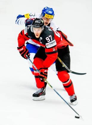 180506 Connor McDavid of Canada and Jin Kyu Park of South Korea during the IIHF Ice hockey Eishockey World Championship WM Weltmeisterschaft match between South Korea and Canada on May 6, 2018 in Herning. Photo: Vegard Wivestad Gr¿tt BILDBYRN kod VG 170154 Copyright: VEGARDxWIVESTADxGR¯TT BB180506BB146
