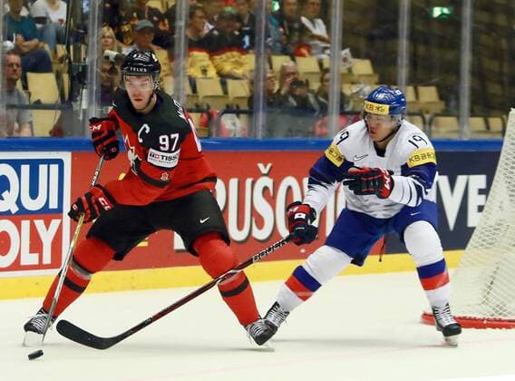Eishockey WM, SÃ¼dkorea - Kanada 6th May 2018, Jyske Bank Boxen, Herning, Denmark; IIHF Ice hockey Eishockey World Championships, Group B, Korea versus Canada; Connor McDAVID (Canada) holds the puck away from Sangwook KIM (KOR)  ActionPlus12021062