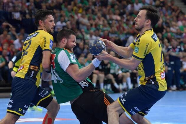 HBL, DHB-Pokal, Finale, Rhein-Neckar Loewen vs TSV Hannover-Burgdorf 05.05.18, Barcelycard Arena, Hamburg, HBL, DHB-Pokal, Finale, Rhein-Neckar Loewen vs TSV Hannover-Burgdorf im Bild Ilija Brozovic (Hannover 44) versucht sich gegen Alexander Petersson (Loewen 32) und Patrick Groetzki (Loewen 24) durchzusetzen