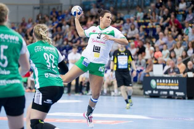 Maxime Struijs (Nr. 3 Frisch Auf Goeppingen Frauen) in der Luft VfL Oldenburg Handball vs Frisch Auf! Goeppingen Frauen VfL Oldenburg Handball vs Frisch Auf! Goeppingen Frauen, Handball, Handball Bundesliga, Saison 2017 2018, 06.05.2018 Oldenburg Copyright: xDanielxReinelt xEibner-Pressefotox EP_drt