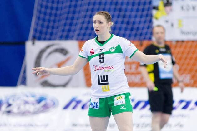 Johanna Schindler (Nr. 9 Frisch Auf Goeppingen Frauen) breitet ihre Arme aus VfL Oldenburg Handball vs Frisch Auf! Goeppingen Frauen VfL Oldenburg Handball vs Frisch Auf! Goeppingen Frauen, Handball, Handball Bundesliga, Saison 2017 2018, 06.05.2018 Oldenburg Copyright: xDanielxReinelt xEibner-Pressefotox EP_drt
