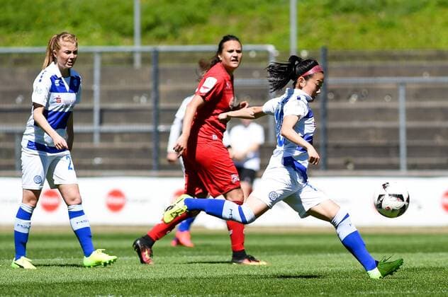 Danica Wu (MSV Duisburg, 13) beim Torschuß, Aktion, Einzelbild, Fussball, Allianz Frauen-Bundesliga, 1. FC Köln - MSV Duisburg,
