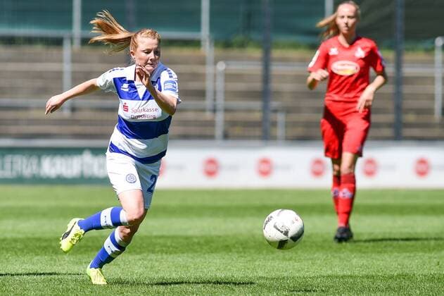 Vanessa Martini (MSV Duisburg, 22) beim Torschuß, Aktion, Einzelbild, Fussball, Allianz Frauen-Bundesliga, 1. FC Köln - MSV Duisburg,