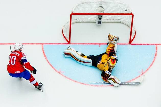Themen der Woche - SPORT Bilder des Tages - SPORT Eishockey WM, Deutschland - Norwegen 180506 Anders Bastiansen of Norway scores 2-3 behind goaltender Timo Pielmeier of Germany during the IIHF Ice hockey Eishockey World Championship WM Weltmeisterschaft match between Germany and Norway on May 6, 2018 in Herning. Photo: Vegard Wivestad Gr¿tt BILDBYRN kod VG 170155 *** 180506 Other Bastiansen of Norway scores 2 3 behind goaltender Timo Pielmeier of Germany during the IIHF Ice Hockey World Championship match between Germany and Norway on May 6, 2018 in Herning Photo Vegard Wivestad Gray BILDBYR N code VG 170155  Copyright: VEGARDxWIVESTADxGR¯TT BB180506ZJ005