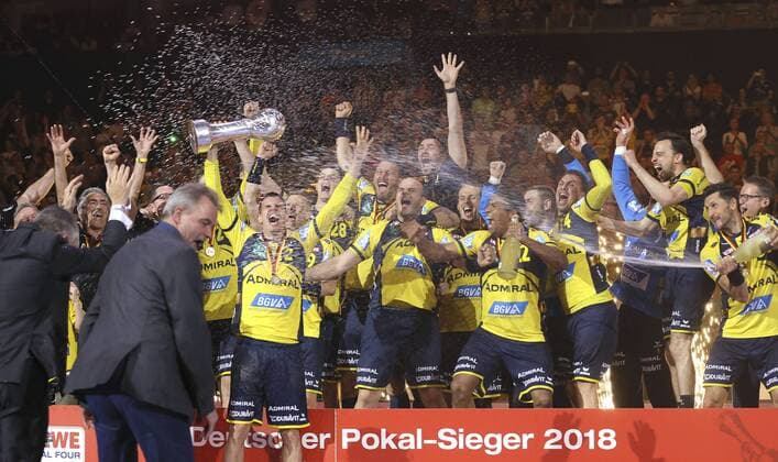 Siegesjubel der Löwen Handball Final-Four Turnier in Hamburg am So. 06.05.2018 , Finale Rhein Neckar Löwen - Burgdorf Hannover 30 - 26