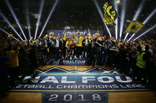 Themen der Woche - SPORT Bilder des Tages - SPORT Athen , Basketball Champions League Final Four , Finale , AEK Athen vs. AS Monaco , Sieger und Gewinner Der Champions League AEK Athen *** Athens Basketball Champions League Final Four Final AEK Athens vs AS Monaco Winners and Winners of the Champions League AEK Athens