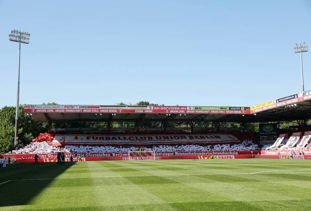 Stadion Alte Försterei Waldseite Choreographie rot weiß zum 50.Jubiläum DFB-Pokal Sieg 1968 Fußball Fussball zweite 2.Bundesliga Herren DFL Saison 2017 2018 06.05.2018 1.FC Union Berlin FCU vs. VfL Bochum