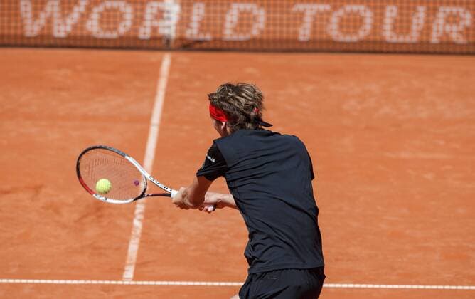 ALEXANDER ZVEREV (GER) spielt Rueckhand, Rueckenansicht, von hinten, World Tour Logo im Netz, Symbolfoto, Tennis - BMW Open 2018 - ATP Tennis Herren - MTTC Iphitos - Munich - - Germany - 6 May 2018. Copyright: xJuergenxHasenkopfx