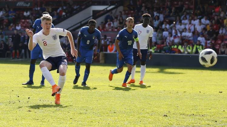 Bilder des Tages - SPORT England v Italy International Friendly L?nderspiel Tommy Doyle (8) of England scoring a penalty to make it 2-1 during the International Friendly match at Wembley Stadium, London Content Not Available For UK Newspapers Copyright: xSimonxDaelx FIL-11557-0109