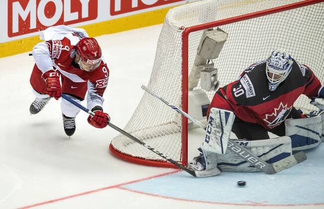 Bilder des Tages - SPORT Frederik Storm of Denmark attempting a shot on goalkeeper Curtis McElhinne of Canada during IIHF World Championship WM Weltmeisterschaft group B Ice hockey Eishockey match between Canada and Denmark in Jyske Bank Boxen in Herning, Denmark, Monday, May 7, 2018. , Herning Denmark  Copyright: LarsxMoellerx xRitzauxScanpix LarsxMoellerx cop102 spdk20180507-215640-L