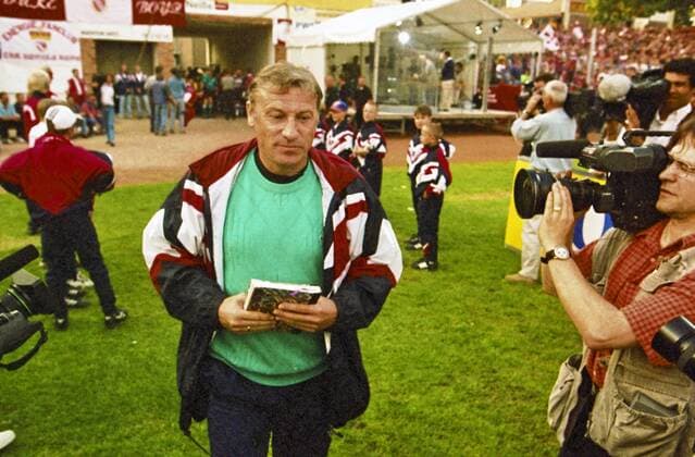 Aus 2. Relegationsspiel Saison 1996 07 Aufstieg zur 2. BL. FC Energie Cottbus - Hannover 96 3:1 am 05.06.1997 im Cottbusser Stadion zur Freundschaft. Im Foto: FC Trainer Eduard Geyer