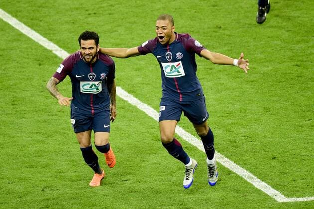 joie des joueurs du PSG apres le but refuse par l arbitrage video de Kylian Mbappe (PSG) FOOTBALL : Les herbiers vs PSG - Finale de la Coupe de France - St Denis - 08 05 2018 JBAutissier Panoramic 