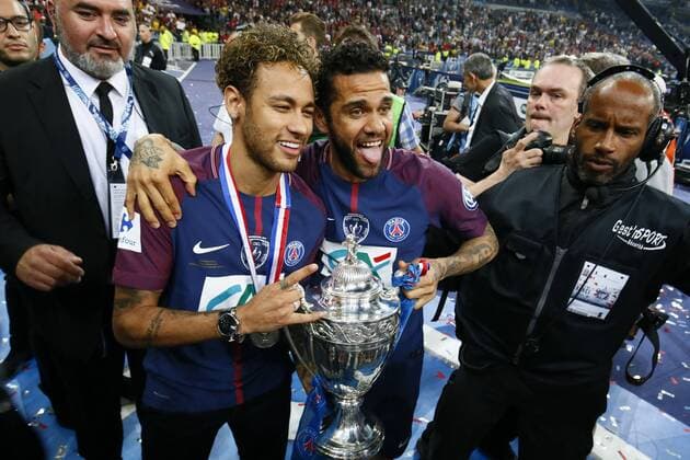 Themen der Woche - SPORT Bilder des Tages - SPORT Neymar Jr (PSG) et Dani Alves (PSG) FOOTBALL : Les Herbiers vs Paris Saint Germain - Finale Coupe de France - 08 05 2018 GwendolineLeGoff Panoramic 