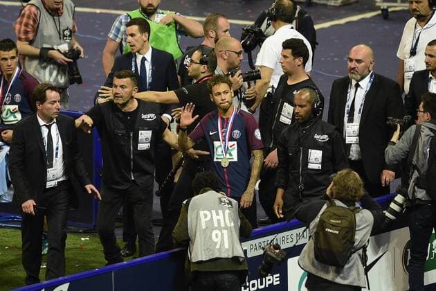 Neymar Jr (PSG) entoure de la securite FOOTBALL : Les herbiers vs PSG - Finale de la Coupe de France - St Denis - 08 05 2018 JBAutissier Panoramic 