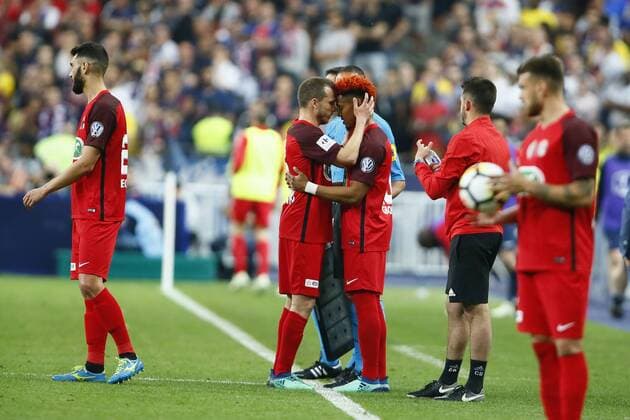 Bilder des Tages - SPORT Lassana Diarra (PSG) sortie et Ambroise Gboho (Les Herbiers) entree FOOTBALL : Les Herbiers vs Paris Saint Germain - Finale Coupe de France - 08 05 2018 GwendolineLeGoff Panoramic 