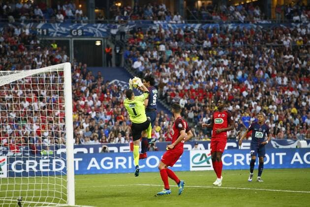 Matthieu Pichot (Les Herbiers) vs CAVANI Edinson (PSG) FOOTBALL : Les Herbiers vs Paris Saint Germain - Finale Coupe de France - 08 05 2018 GwendolineLeGoff Panoramic 