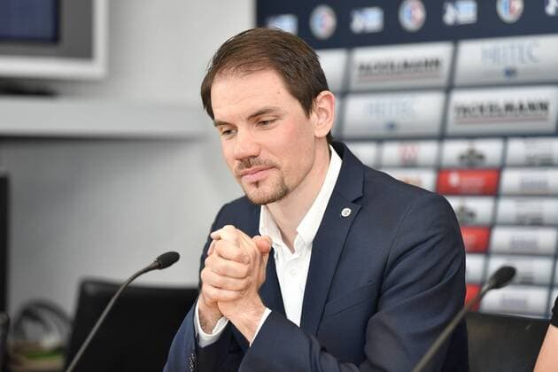 09.05.2018 - Handball - 1. Bundesliga - Saison 2017 2018 - HC Erlangen HCE - Pressekonferenz Pressetermin Medientermin - Vorstellung Dominik Mappes - - Rene Selke ( Geschäftsführer HC Erlangen HCE )