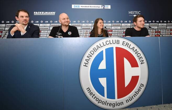 09.05.2018 - Handball - 1. Bundesliga - Saison 2017 2018 - HC Erlangen HCE - Pressekonferenz Pressetermin Medientermin - Vorstellung Dominik Mappes - - podium mit Rene Selke ( Geschäftsführer HC Erlangen HCE ) Adalsteinn Eyjolfsson (Trainer HC Erlangen HCE ) Dominik Mappes ( Neuzugang HC Erlangen )