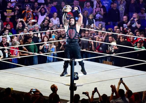 09.11.2016, WWE Live Tour, World Wrestling Entertainment,Mercedes Benz Arena Berlin,auf dem Seil,am Seil,Leati Joseph Anoaii ist ein US-amerikanischer Wrestler und ehemaliger Gridiron-Football-Spieler, der zurzeit unter seinem Ringnamen Roman Reigns bei WWE unter Vertrag steht. WWE Live Tour Berlin - Friedrichshain Copyright: xEibner-Pressefotox EP_lki