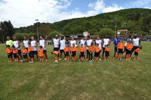 Christian Karembeu avec Lilian Thuram (ex joueurs equipe de France vainqueur de la Coupe du Monde en 98) et des anciens joueurs de l equipe de France FOOTBALL : 20 ans de la victoire a la Coupe du Monde de Football en 98 pour Aime Jacquet - 10 05 2018 FredericChambert Panoramic 