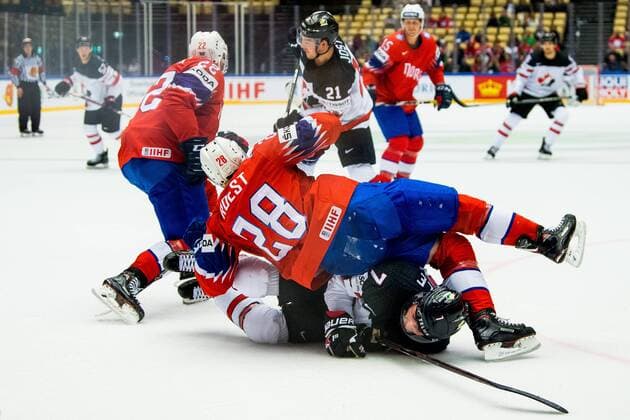 180510 Niklas Roest of Norway and Jordan Eberle of Canada during the IIHF Ice hockey Eishockey World Championship WM Weltmeisterschaft match between Norway and Canada on May 10, 2018 in Herning. Photo: Vegard Wivestad Gr¿tt BILDBYRN kod VG 170163 Copyright: VEGARDxWIVESTADxGR¯TT BB180510BB606