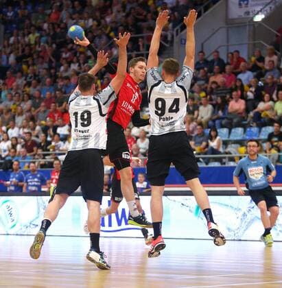 BAU 11.05.2018 Bietigheim Handball SG BBM Bietigheim vs. TV Emsdetten, v.l. Yannick Dräger (Emsdetten), Gerdas Babarskas (BBM), Georg Pöhle (Emsdetten)