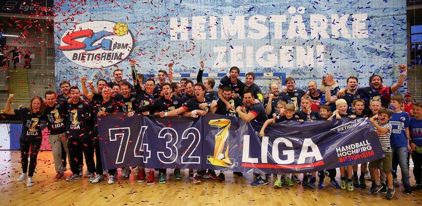 BAU 11.05.2018 Bietigheim Handball SG BBM Bietigheim vs. TV Emsdetten, die Spieler der BBM feiern den Aufstieg