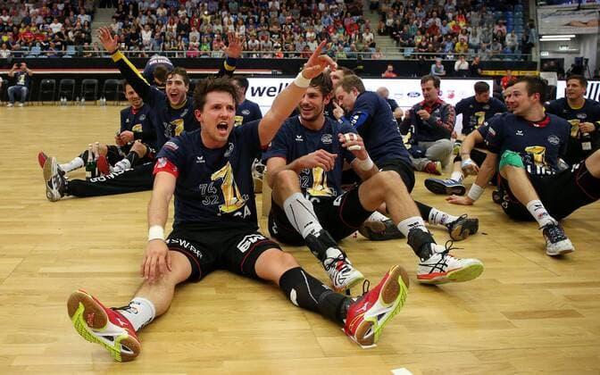 BAU 11.05.2018 Bietigheim Handball SG BBM Bietigheim vs. TV Emsdetten, vorn v.l. Jan Asmuth, Paco Barthe (BBM) freut sich über den Aufstieg, hinten links Domenico Ebner
