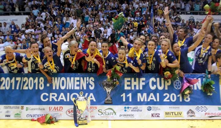 11.05.2018 Craiova(Romania) SCM Craiova-Vipers Kristiansand EHF Cup Final women s handball SCM Craiova players celebrate EHF Cup trophy victory : 