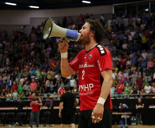 BAU 11.05.2018 Bietigheim Handball SG BBM Bietigheim vs. TV Emsdetten, Robin Haller (BBM) mit Megafon