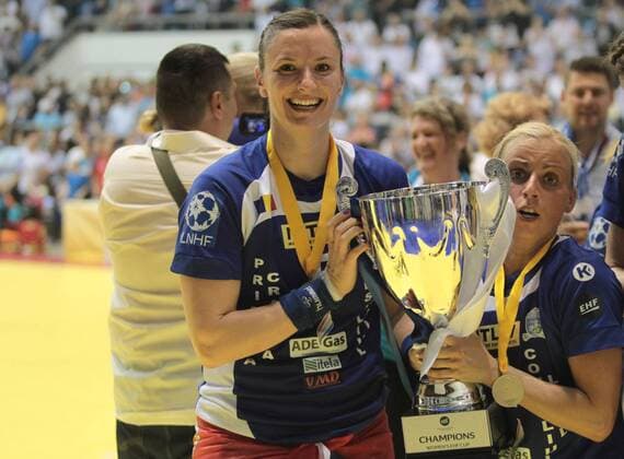 11.05.2018 Craiova(Romania) SCM Craiova-Vipers Kristiansand EHF Cup Final women s handball Jelena Trifunovic(L),Zeljka Nikolic(r) SCM Craiova with EHF Cup trophy : 