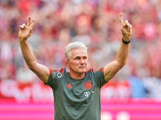 Themen der Woche - SPORT Bilder des Tages - SPORT verabschiedung Trainer Cheftrainer Jupp HEYNCKES (FCB) Uli HOENESS (FCB Praesident ), Karl-Heinz RUMMENIGGE (Vorstandsvorsitzender FCB AG) FC BAYERN MUENCHEN - VFB STUTTGART Fussball 1. Bundesliga , Muenchen, am 12.05.2018, 34.Spieltag, Saison 2017 2018, 1.Liga, 1.Bundesliga, FCB, 28.Meistertitel, *** Coach Coach Jupp HEYNCKES FCB Uli HOENESS FCB President Karl Heinz RUMMENIGGE Chairman FCB AG FC BAYERN MUENCHEN VFB STUTTGART Soccer 1 Bundesliga Muenchen am 12 05 2018 34 Gameday League Season 2017 2018 1 League 1 Bundesliga FCB 28 Championship