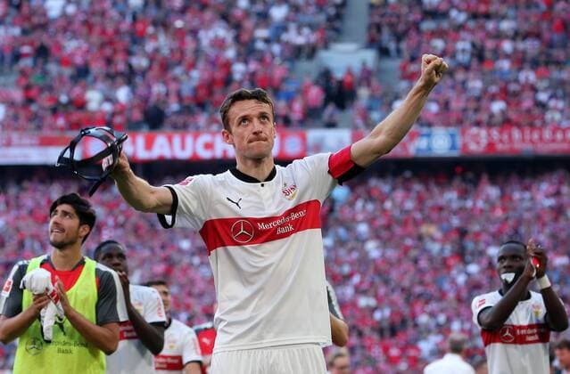 BAU 12.05.2018 München Fußball FC Bayern München vs. VfB Stuttgart, Christian Gentner (VfB) freut sich über den Sieg