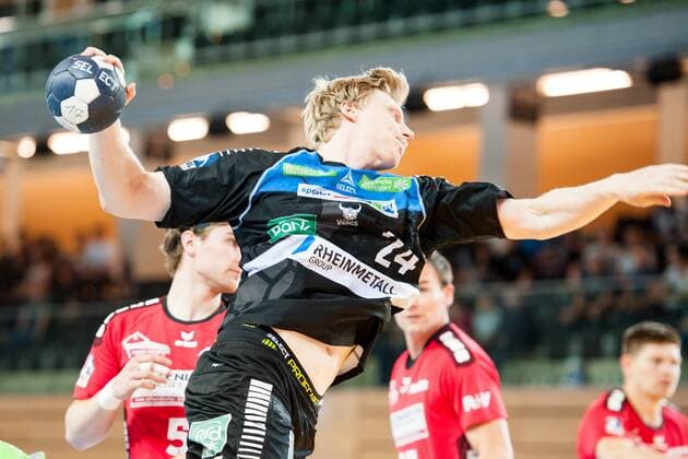 Thomas Bahn (Nr.24, Vikings) beim Wurf auf das Tor HC Rhein Vikings vs. HSG Nordhorn-Lingen, Handball, 2. Bundesliga, 12.05.18 Düsseldorf NRW Deutschland Castello