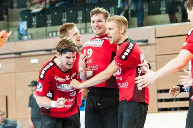Große Freude bei Lutz Heiny (Nr.5, Nordhorn), Luca de Boer (Nr.19, Nordhorn) und Patrick Miedema (Nr.10, Nordhorn) HC Rhein Vikings vs. HSG Nordhorn-Lingen, Handball, 2. Bundesliga, 12.05.18 Düsseldorf NRW Deutschland Castello