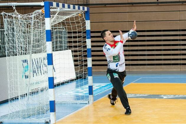 Vladimir Bozic (Nr.83, Vikings) parriert einen Angriff der Gäste HC Rhein Vikings vs. HSG Nordhorn-Lingen, Handball, 2. Bundesliga, 12.05.18 Düsseldorf NRW Deutschland Castello