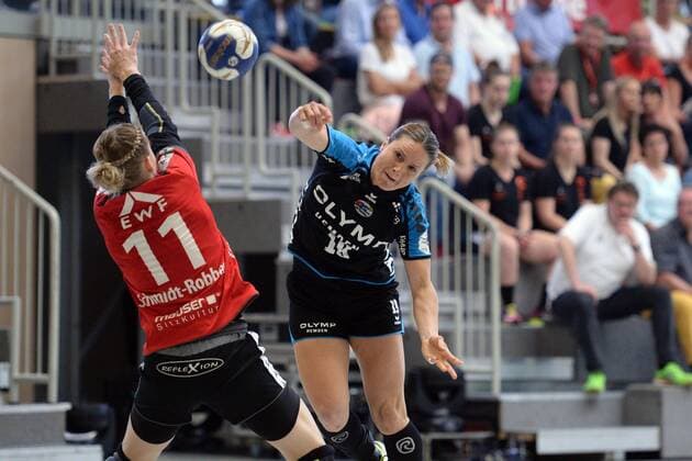 Bild Anna Loerper (SG BBM Bietigheim) beim Wurf; Miranda Schmidt-Robben (HSG Bad Wildungen Vipers) (NR 11) -- Handball --- 1. Bundesliga Frauen --- HSG Bad Wildungen Vipers vs SG BBM Bietigheim --- 12.05.2018, Handball --- 1. Bundesliga Frauen --- HSG Bad Wildungen Vipers vs SG BBM Bietigheim --- 12.05.2018 Bad Wildungen Copyright: xSippel xEibner-Pressefotox EP_rsl
