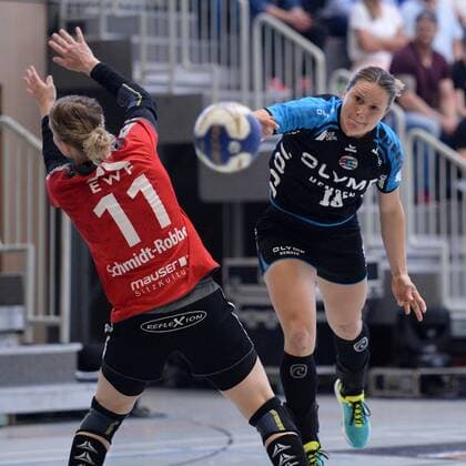 Bild Anna Loerper (SG BBM Bietigheim) beim Wurf; Miranda Schmidt-Robben (HSG Bad Wildungen Vipers) (NR 11) -- Handball --- 1. Bundesliga Frauen --- HSG Bad Wildungen Vipers vs SG BBM Bietigheim --- 12.05.2018, Handball --- 1. Bundesliga Frauen --- HSG Bad Wildungen Vipers vs SG BBM Bietigheim --- 12.05.2018 Bad Wildungen Copyright: xSippel xEibner-Pressefotox EP_rsl